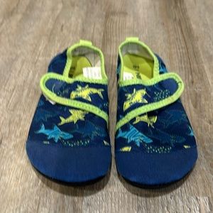Little kids size 12/13 water shoes with grippy sole. Velcro, easy on and off.